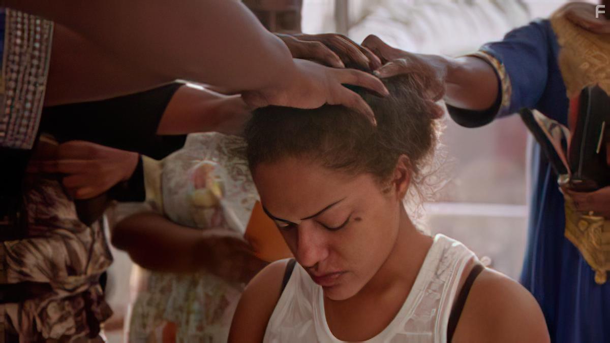 Helen Hartmann in Binti (2021)