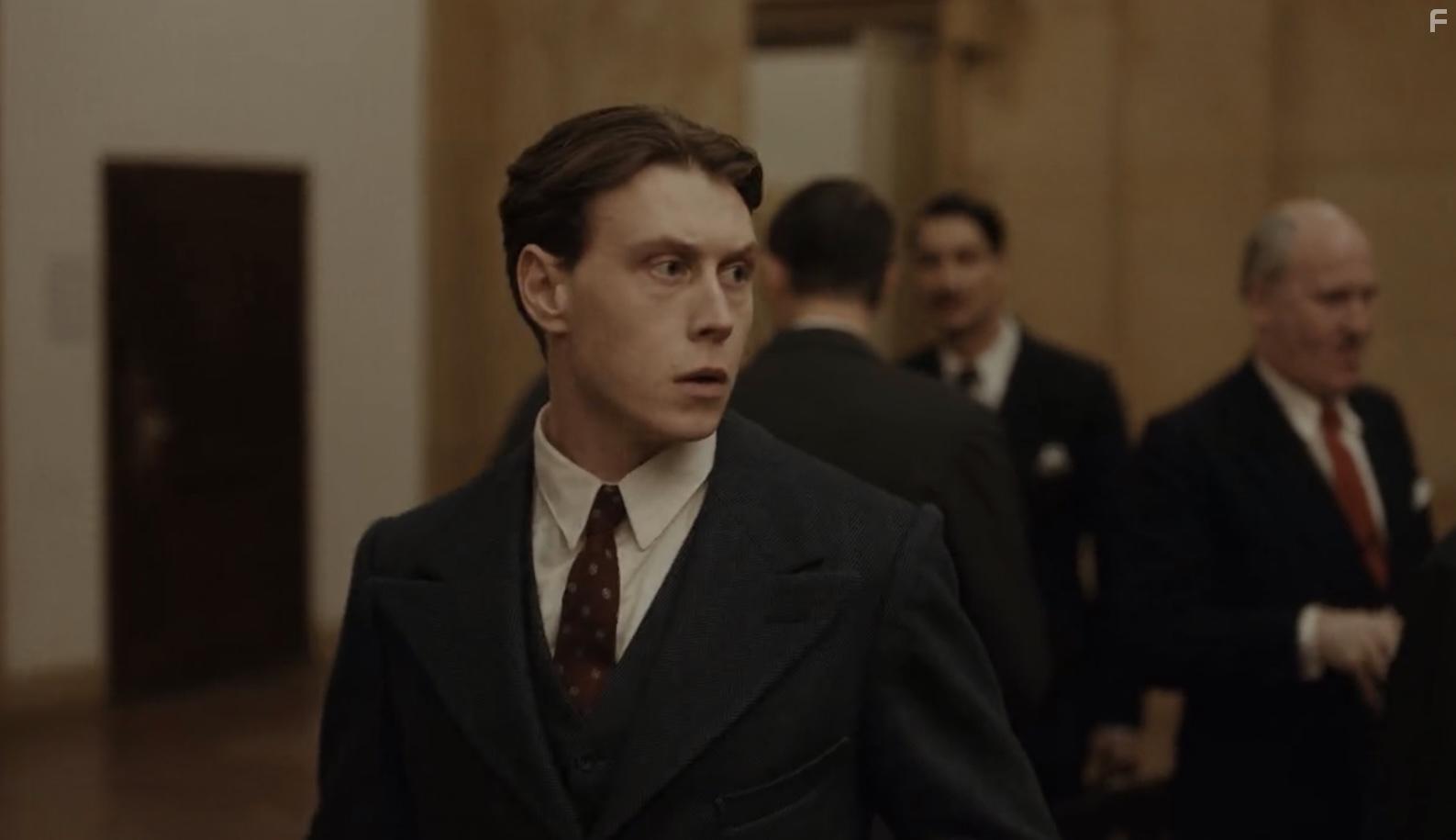 George MacKay in Mnchen - Im Angesicht des Krieges (2021)