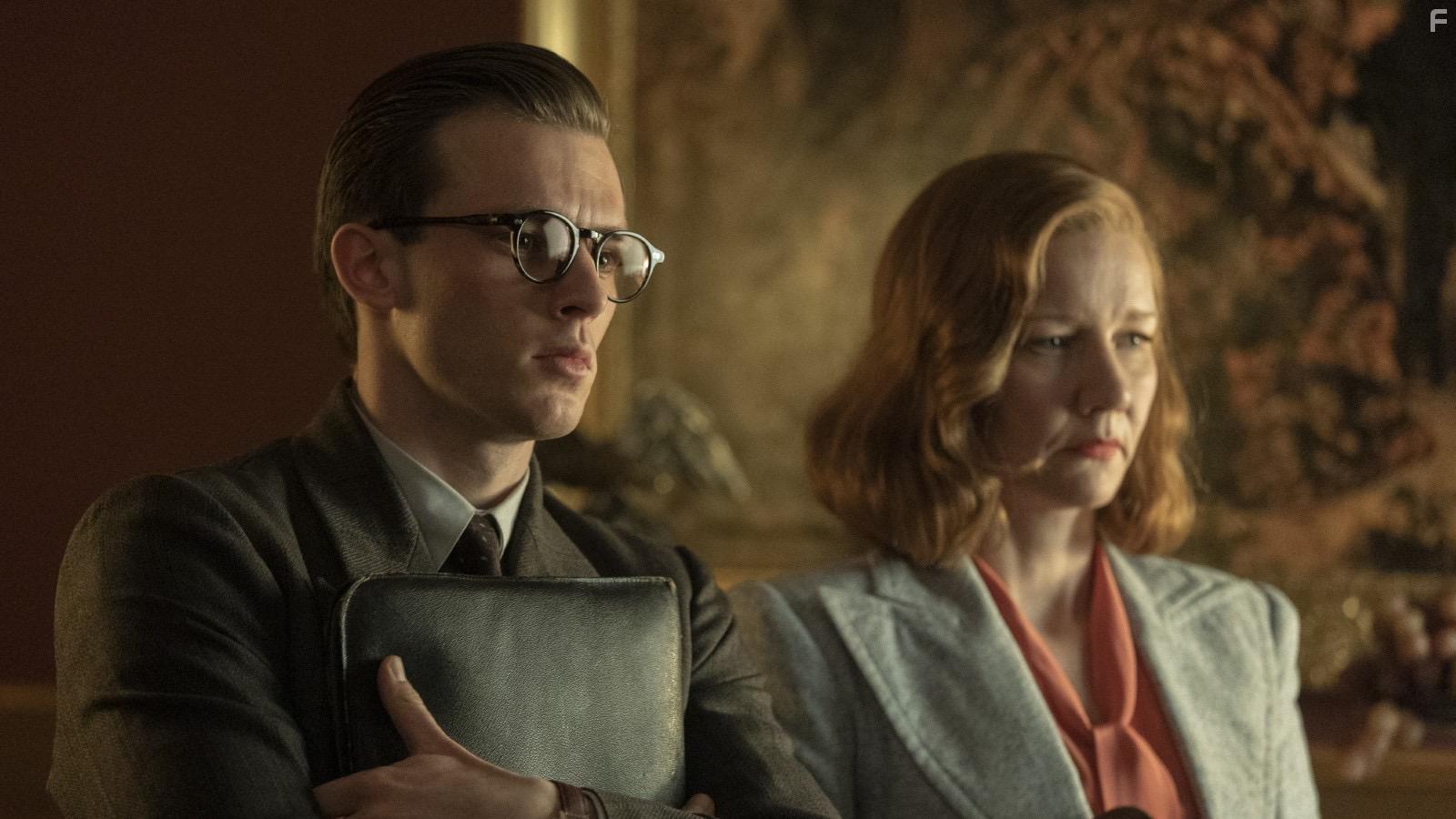 Sandra Hller and Jannis Niewhner in Mnchen - Im Angesicht des Krieges (2021)