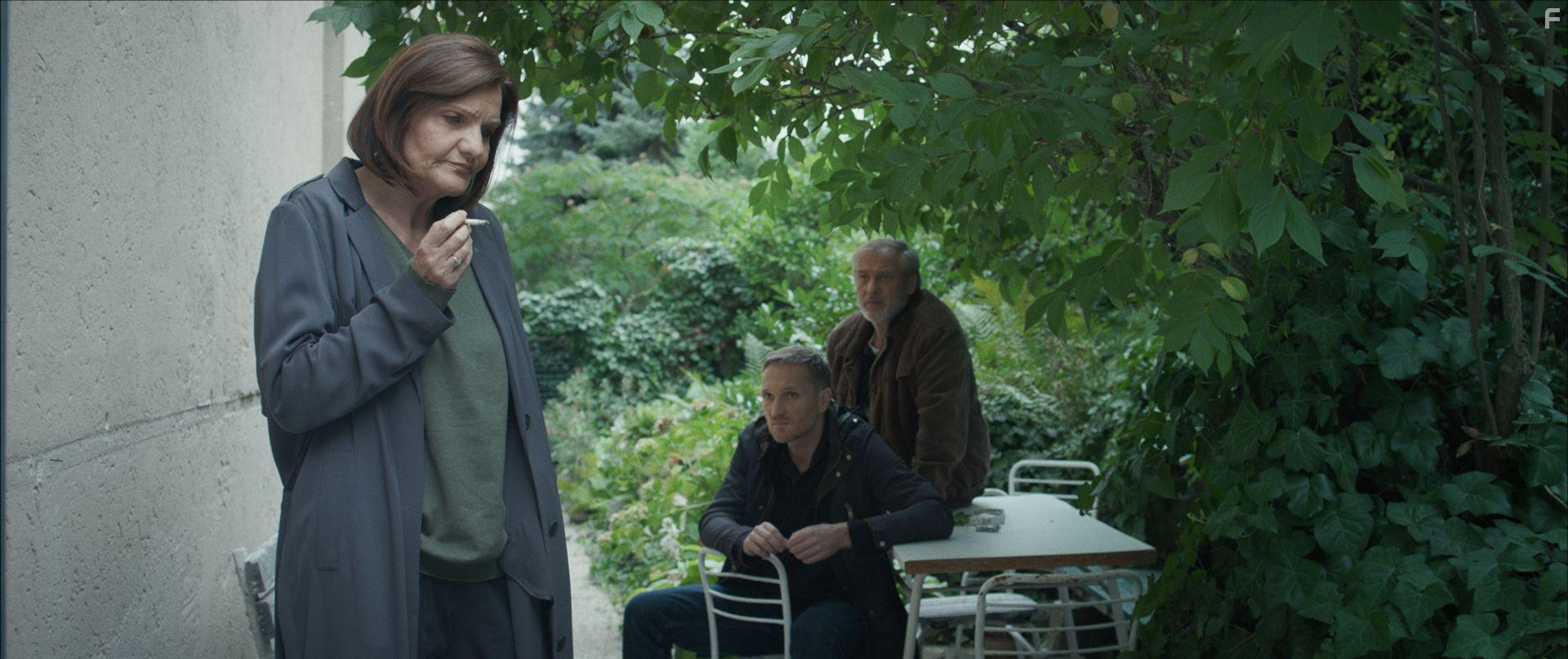 Roman Luknr, Jana Olhov, and Marian Mitas in Ostrm nozom (2019)