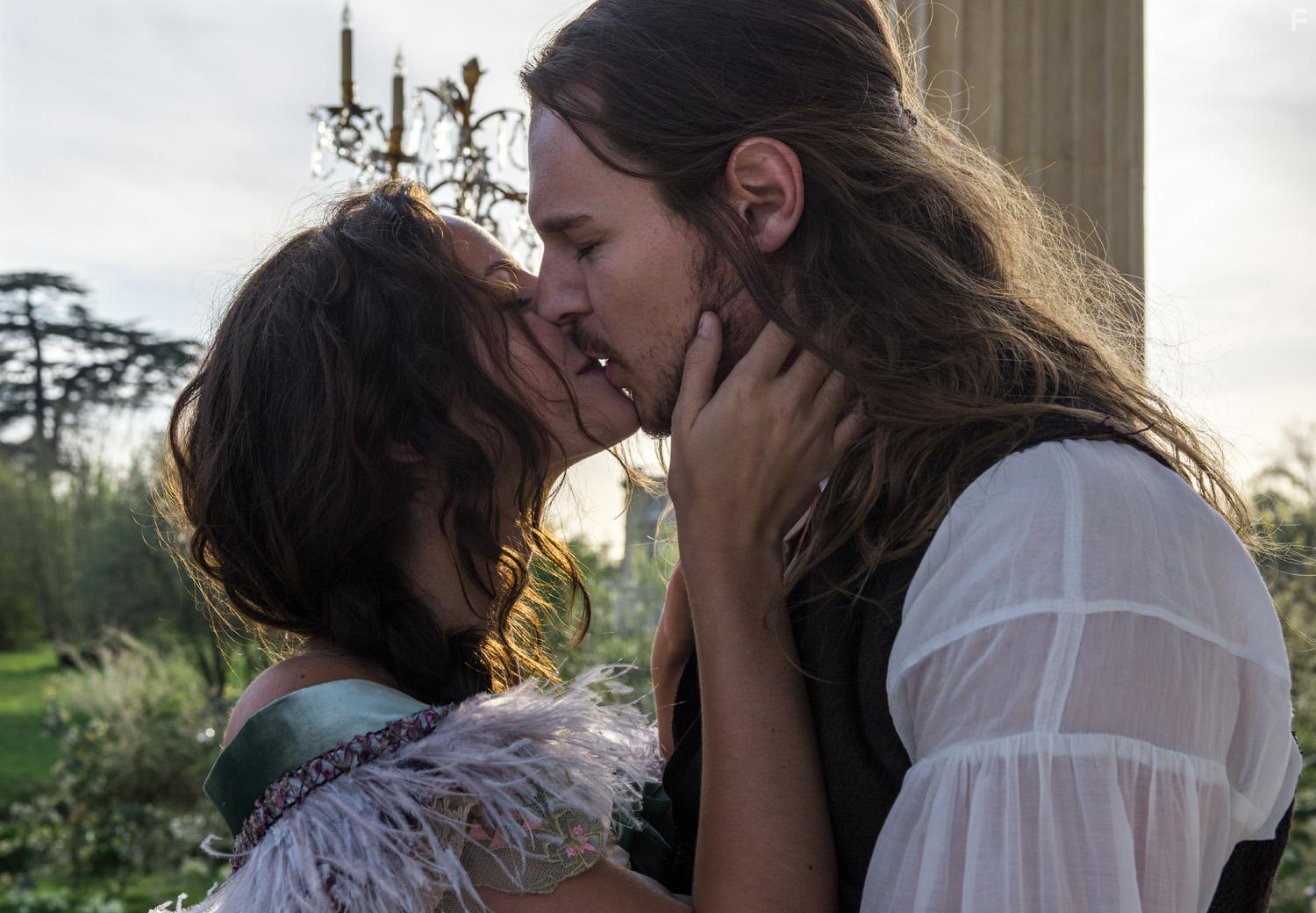 Benjamin Walker and Kaya Scodelario in The King's Daughter (2022)