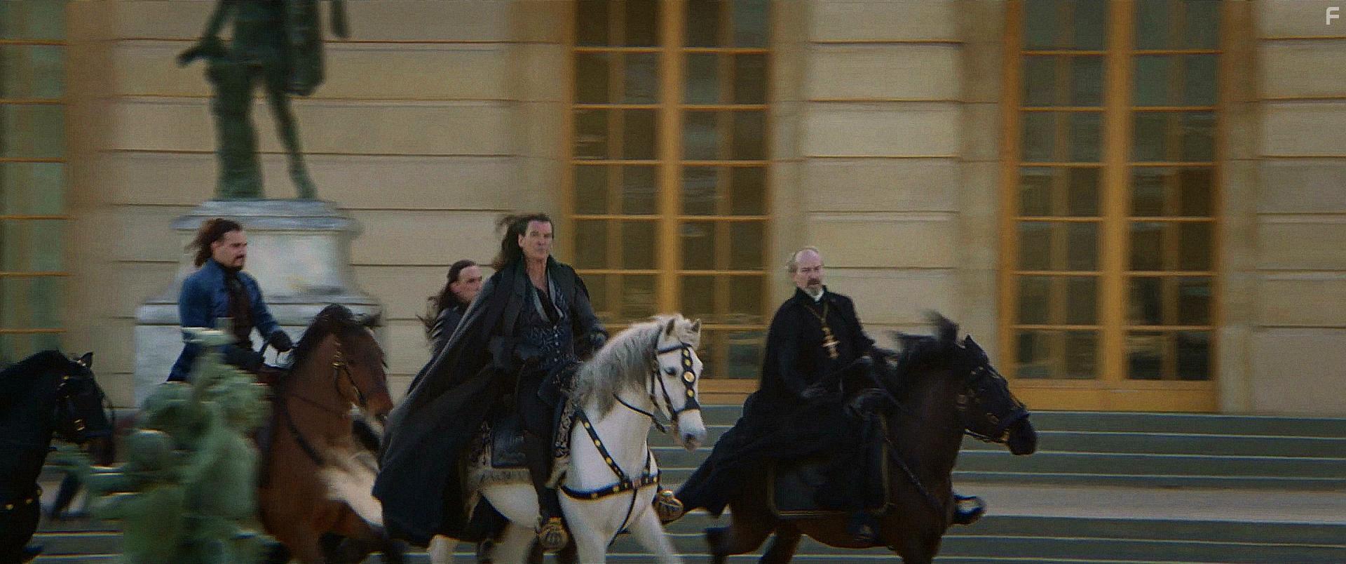 Pierce Brosnan and William Hurt in The King's Daughter (2022)