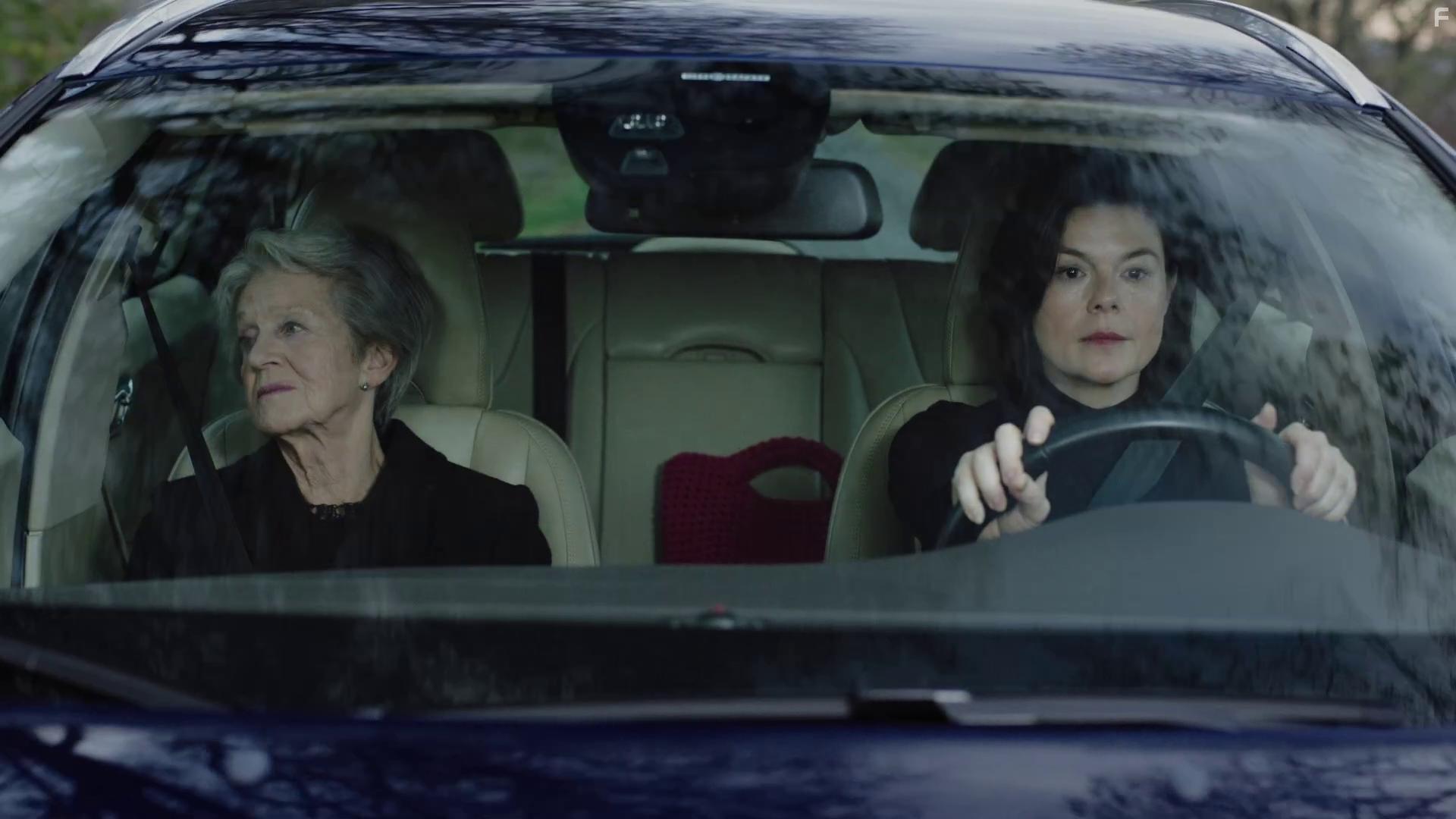 Anna Gyrgyi and Ildik Hmori in Piltus (2020)