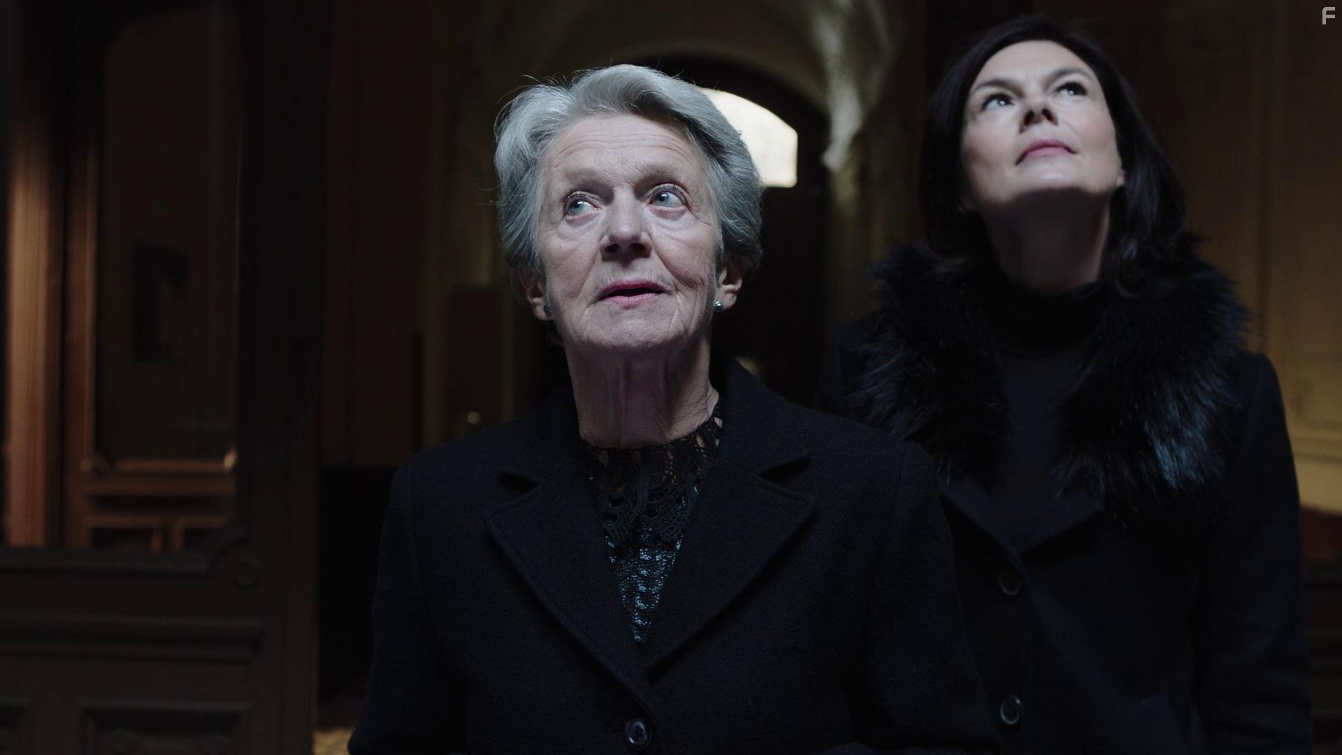 Anna Gyrgyi and Ildik Hmori in Piltus (2020)