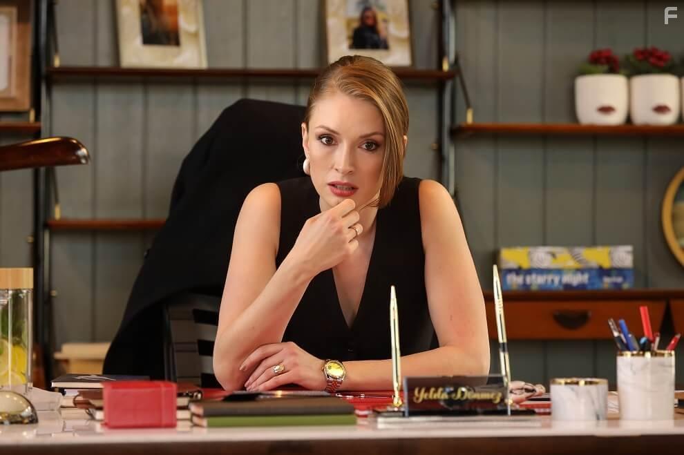 Yasemin Kay Allen in Erkek Severse (2022)