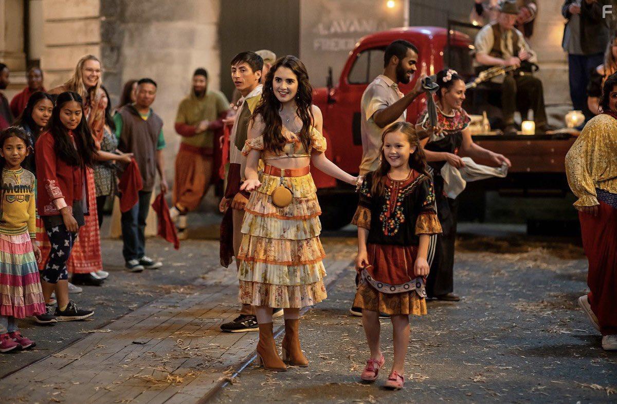 Ivie Kupenga and Laura Marano in The Royal Treatment (2022)