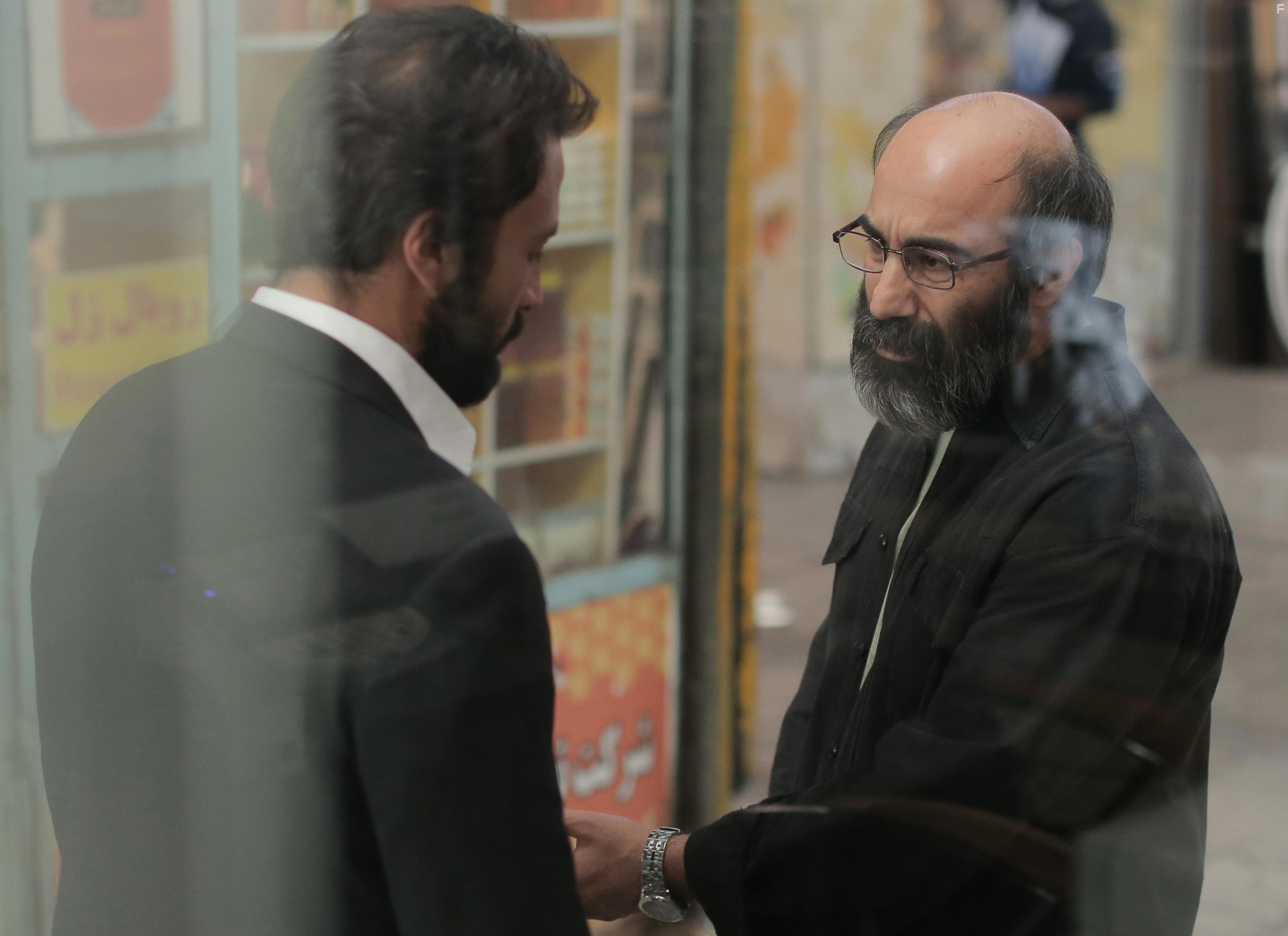 Mohsen Tanabandeh and Amir Jadidi in Ghahreman (2021)
