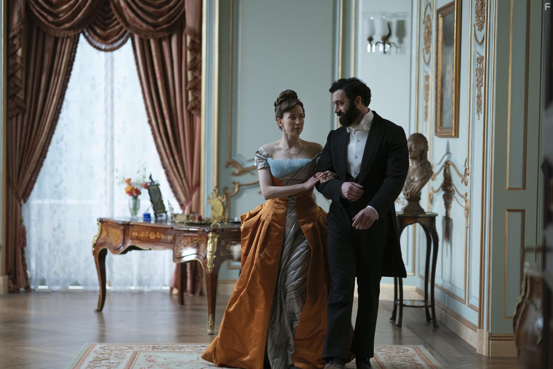 Morgan Spector and Carrie Coon in The Gilded Age (2022)