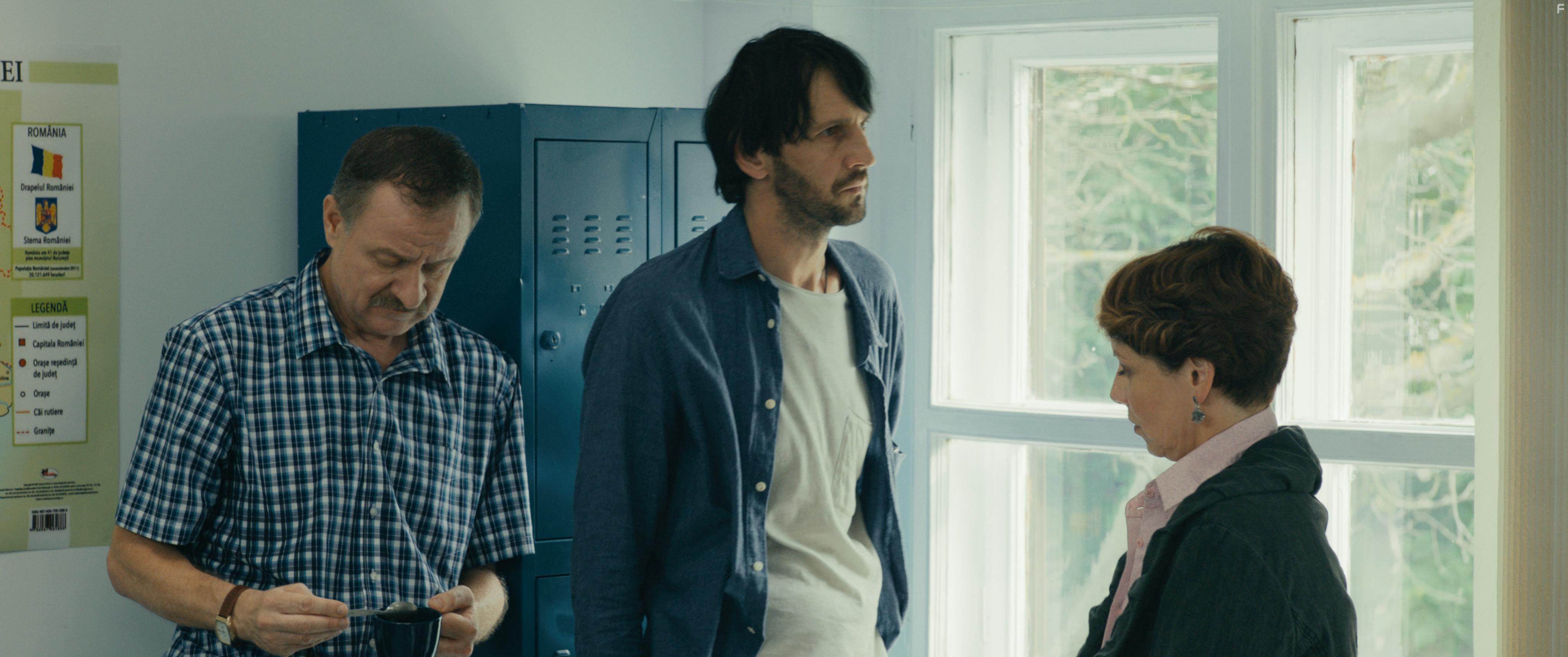 Ovidiu Crisan, Bogdan Farcas, and Olimpia Malai in Neidentificat (2020)