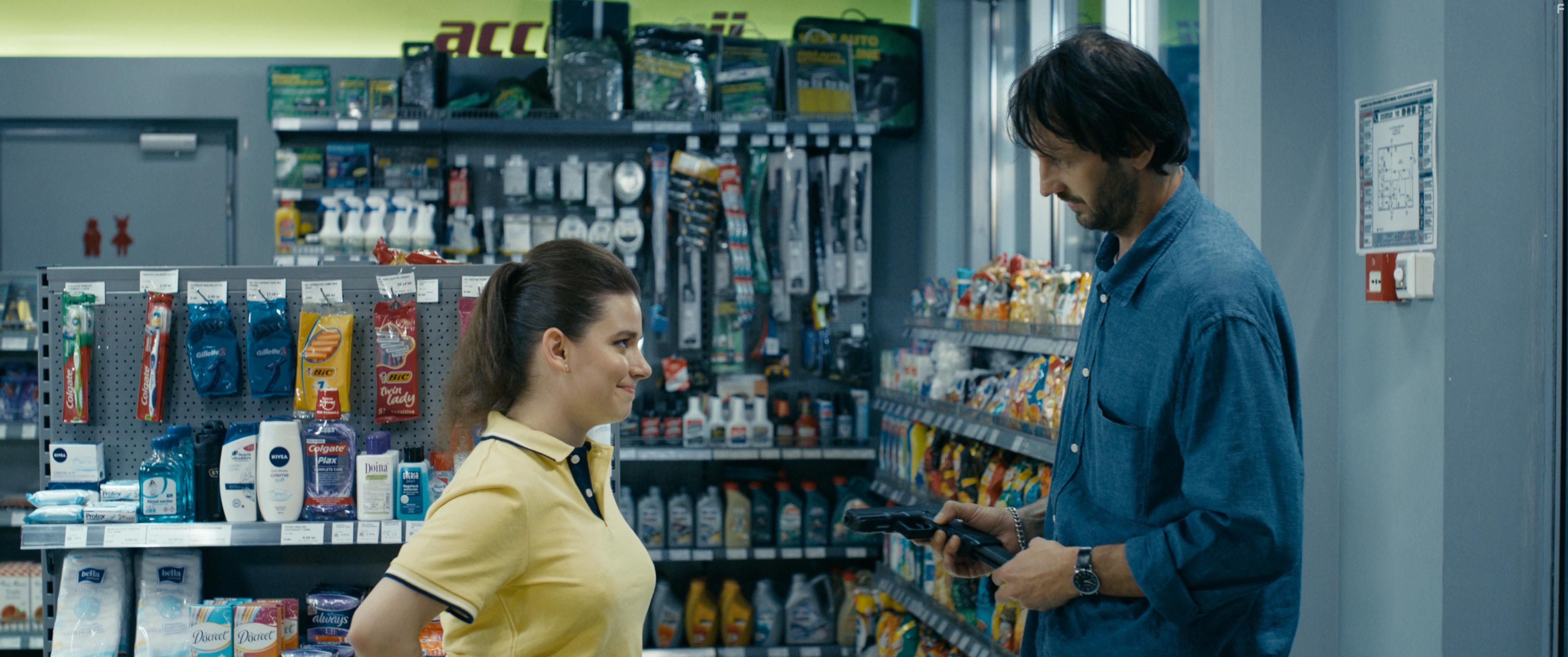 Bogdan Farcas and Kira Hagi in Neidentificat (2020)