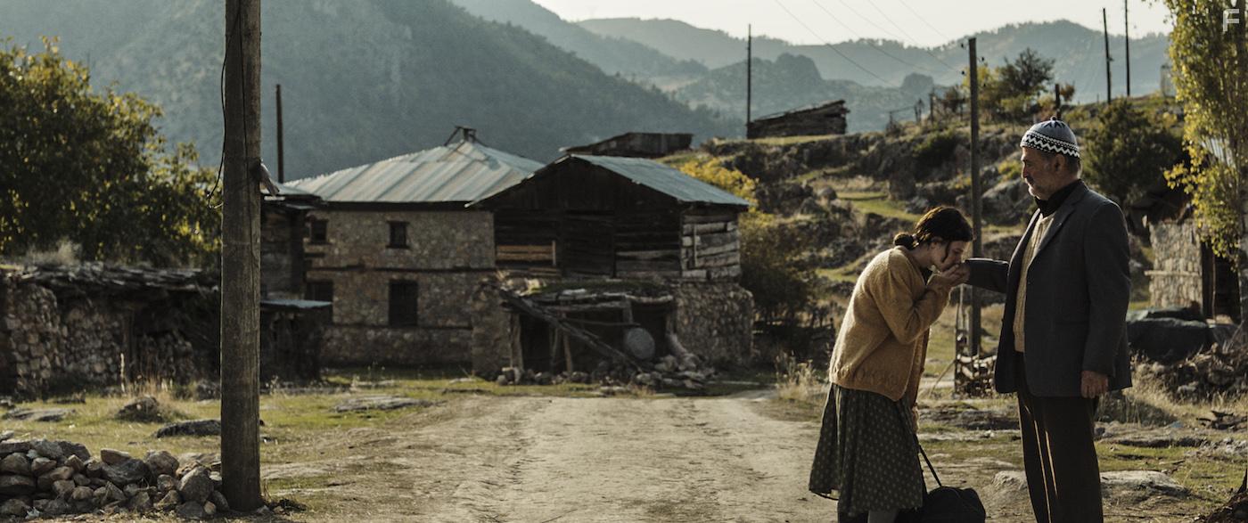 Ece Yksel and Mfit Kayacan in Kiz Kardesler (2019)