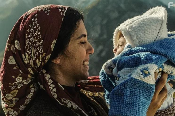 Cemre Ebuzziya in Kiz Kardesler (2019)