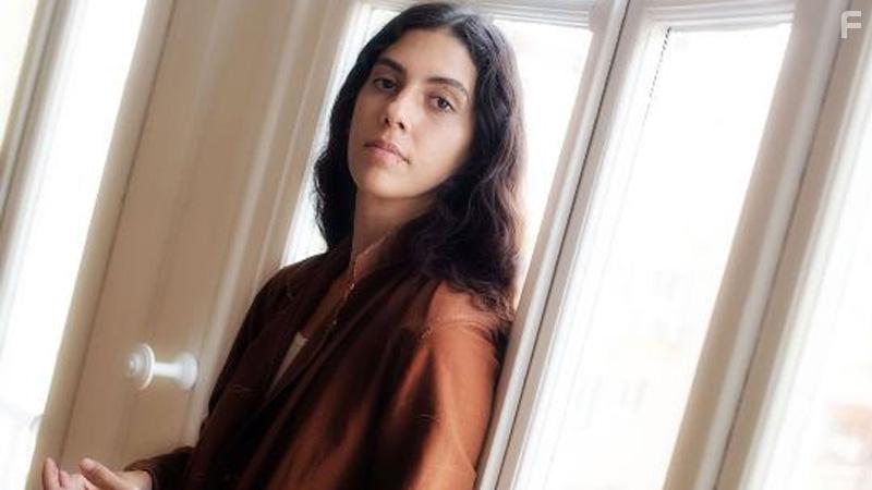 Cemre Ebuzziya in Kiz Kardesler (2019)