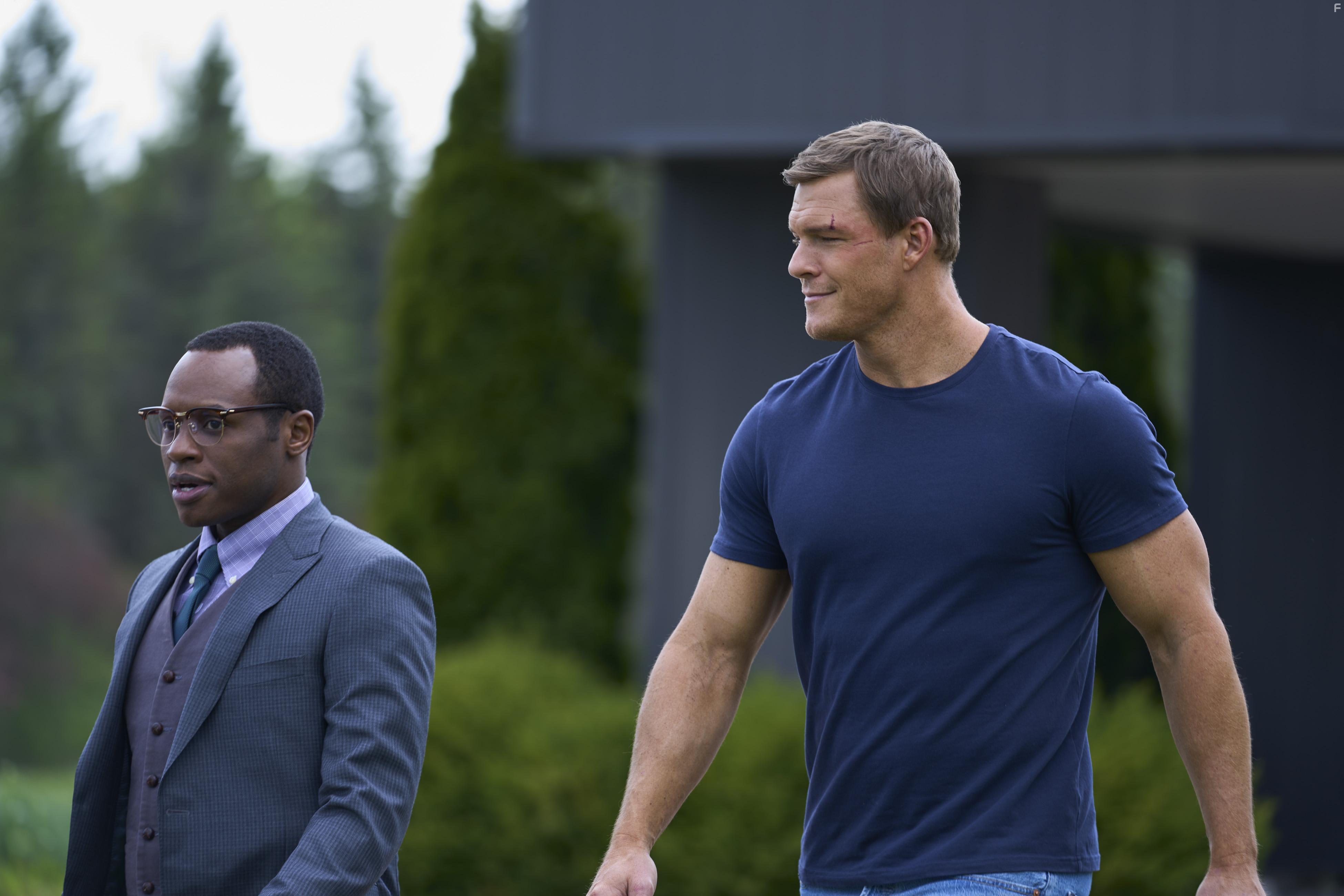 Malcolm Goodwin and Alan Ritchson in Reacher: First Dance (2022)