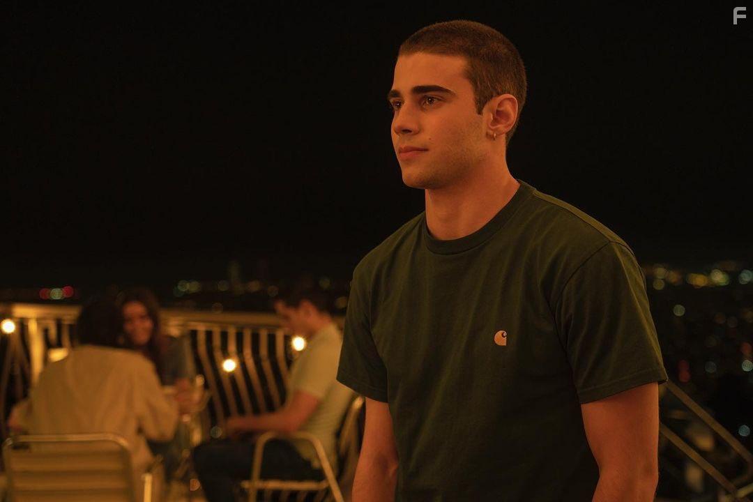 Julio Pea in A travs de mi ventana (2022)