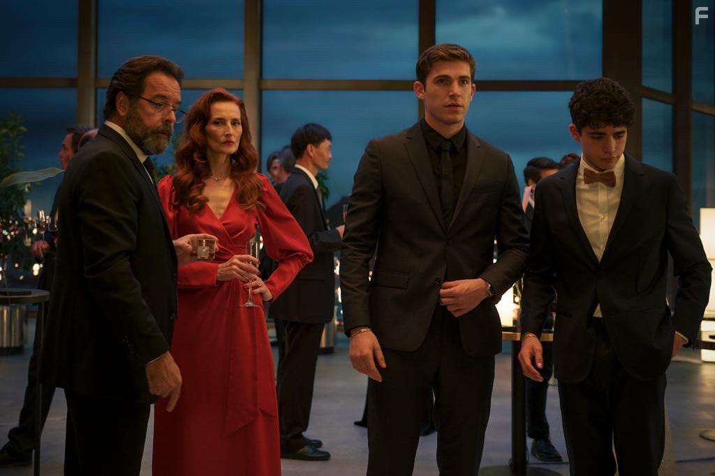 Rachel Lascar, Hugo Arbues, and Eric Masip in A travs de mi ventana (2022)