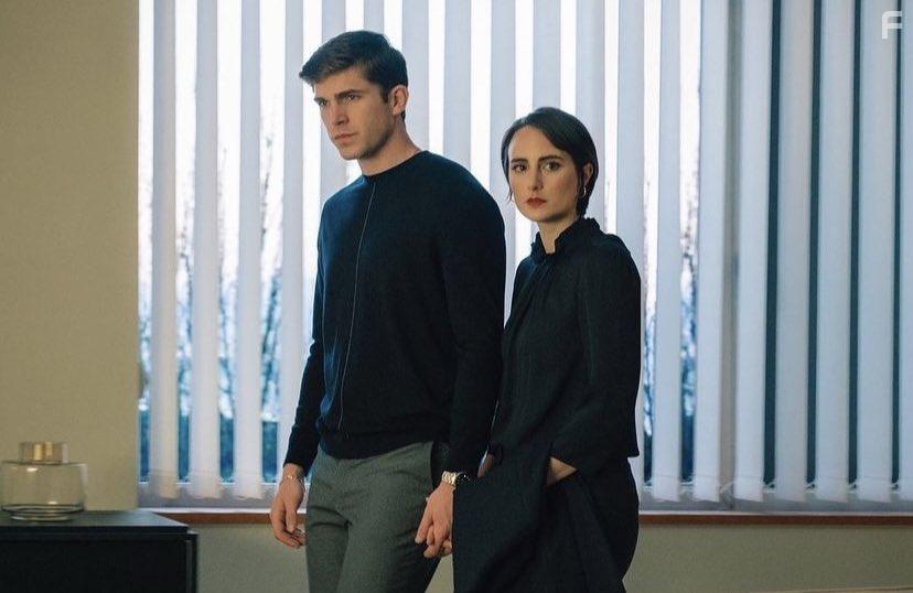 Emilia Lazo and Eric Masip in A travs de mi ventana (2022)