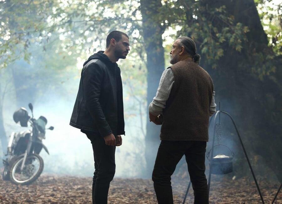 Cihan nal and Hasan Denizyaran in Yalniz Kurt (2022)