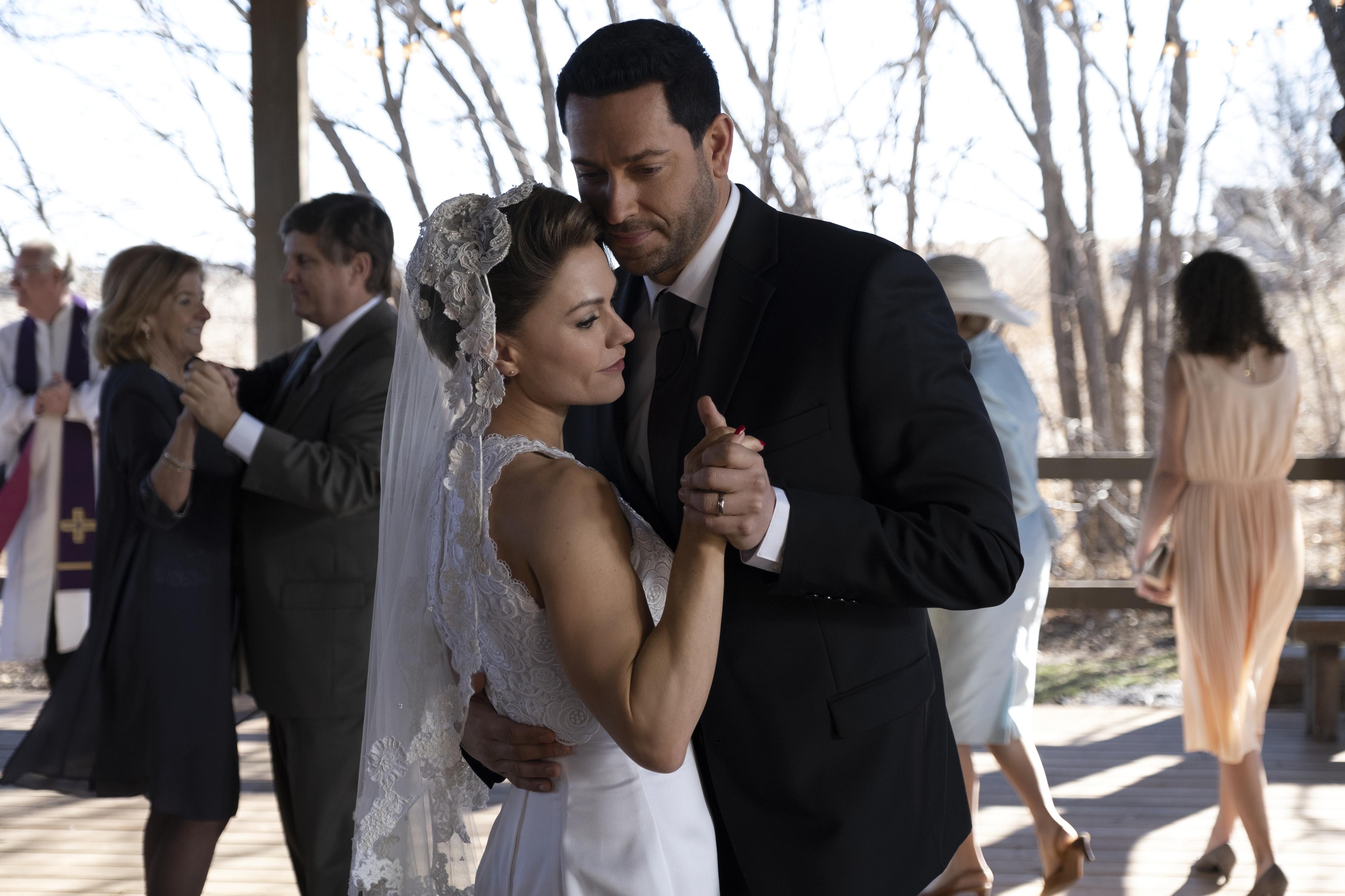 Anna Paquin and Zachary Levi in American Underdog (2021)