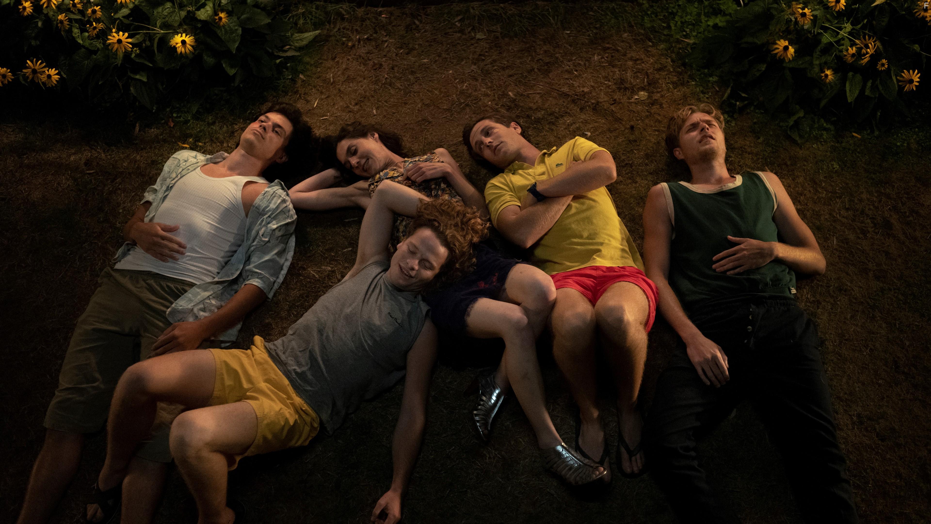 Vincent Van Sande, Lukas Bulteel, Felix Meyer, Louise Bergez, and Bjarne Devolder in Twee Zomers (2022)
