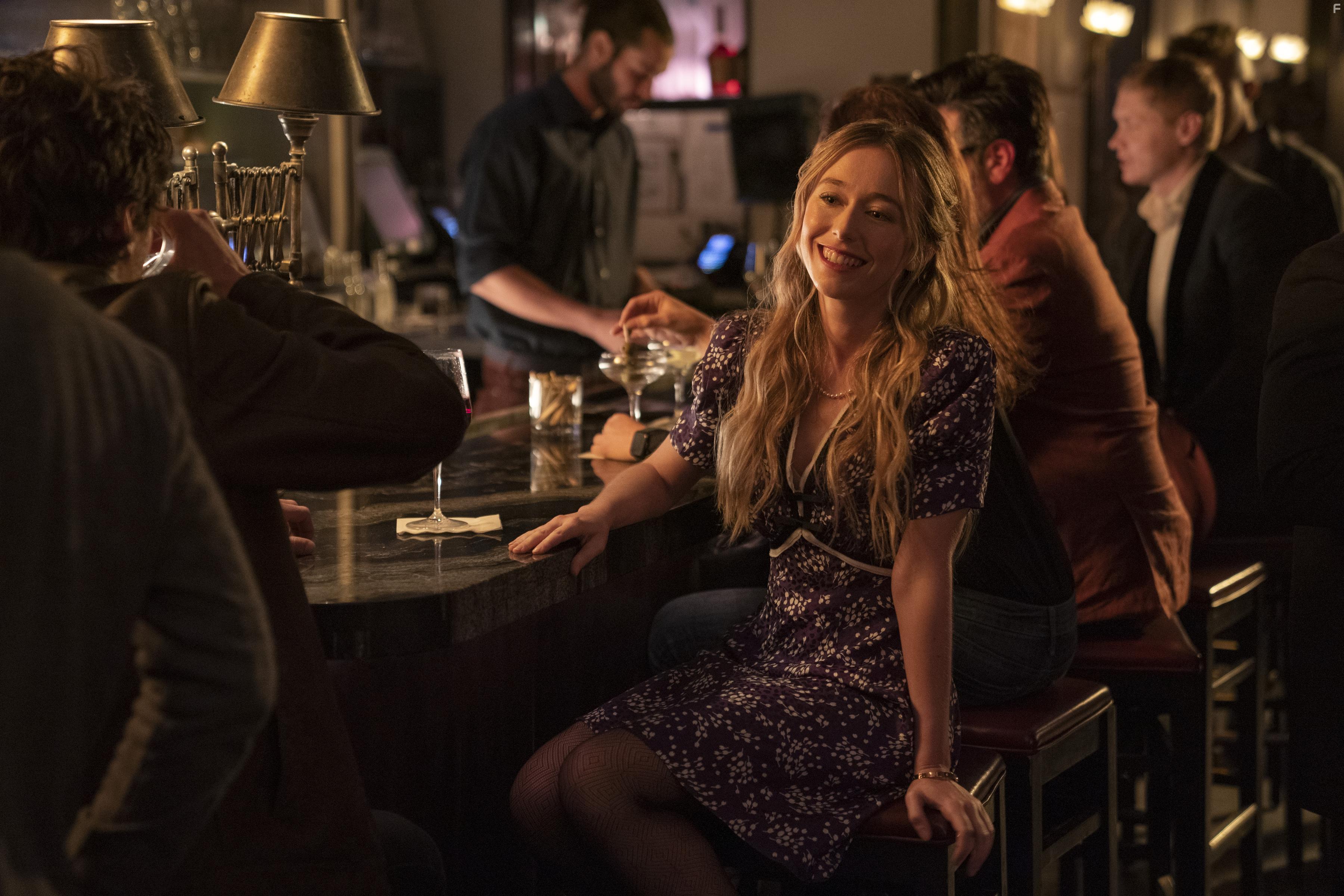 Inventing Anna: A Wolf in Chic Clothing (2022)