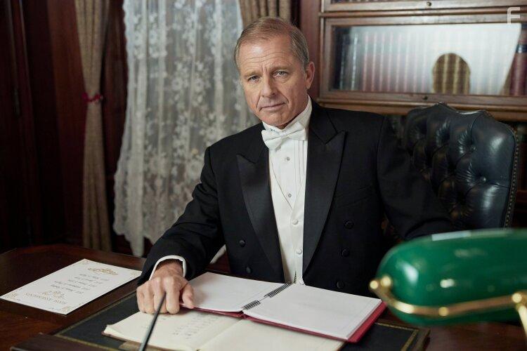 Maxwell Caulfield in Butlers in Love (2022)