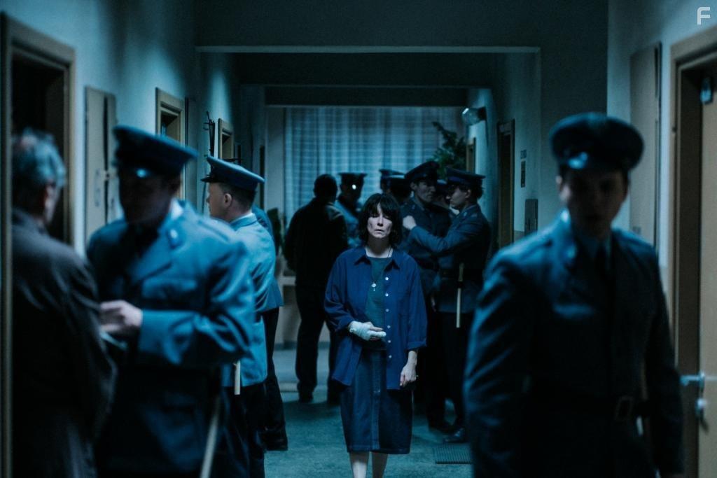 Sandra Korzeniak in Leave No Traces (2021)