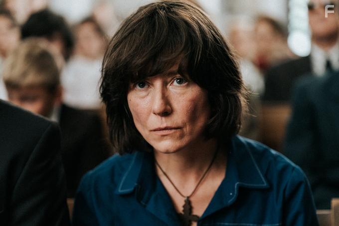 Sandra Korzeniak in Leave No Traces (2021)