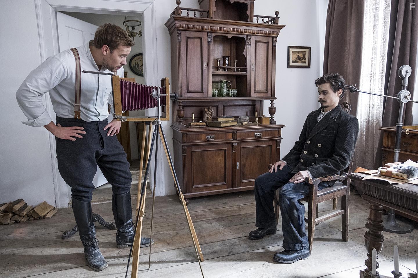 Viktor Klem in Post Mortem (2020)