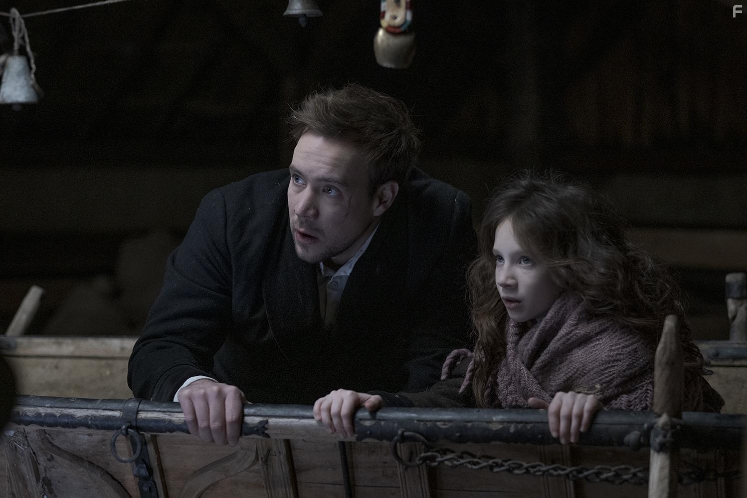 Fruzsina Hais and Viktor Klem in Post Mortem (2020)