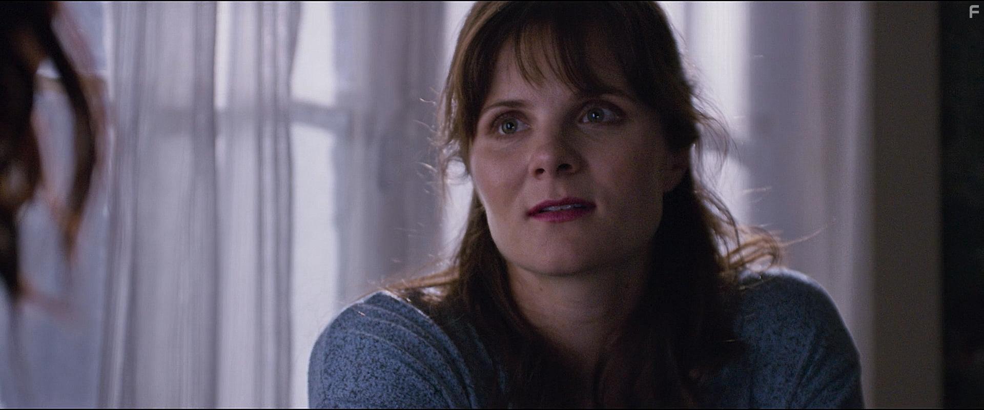 Ellen Wroe in They Live in the Grey (2022)