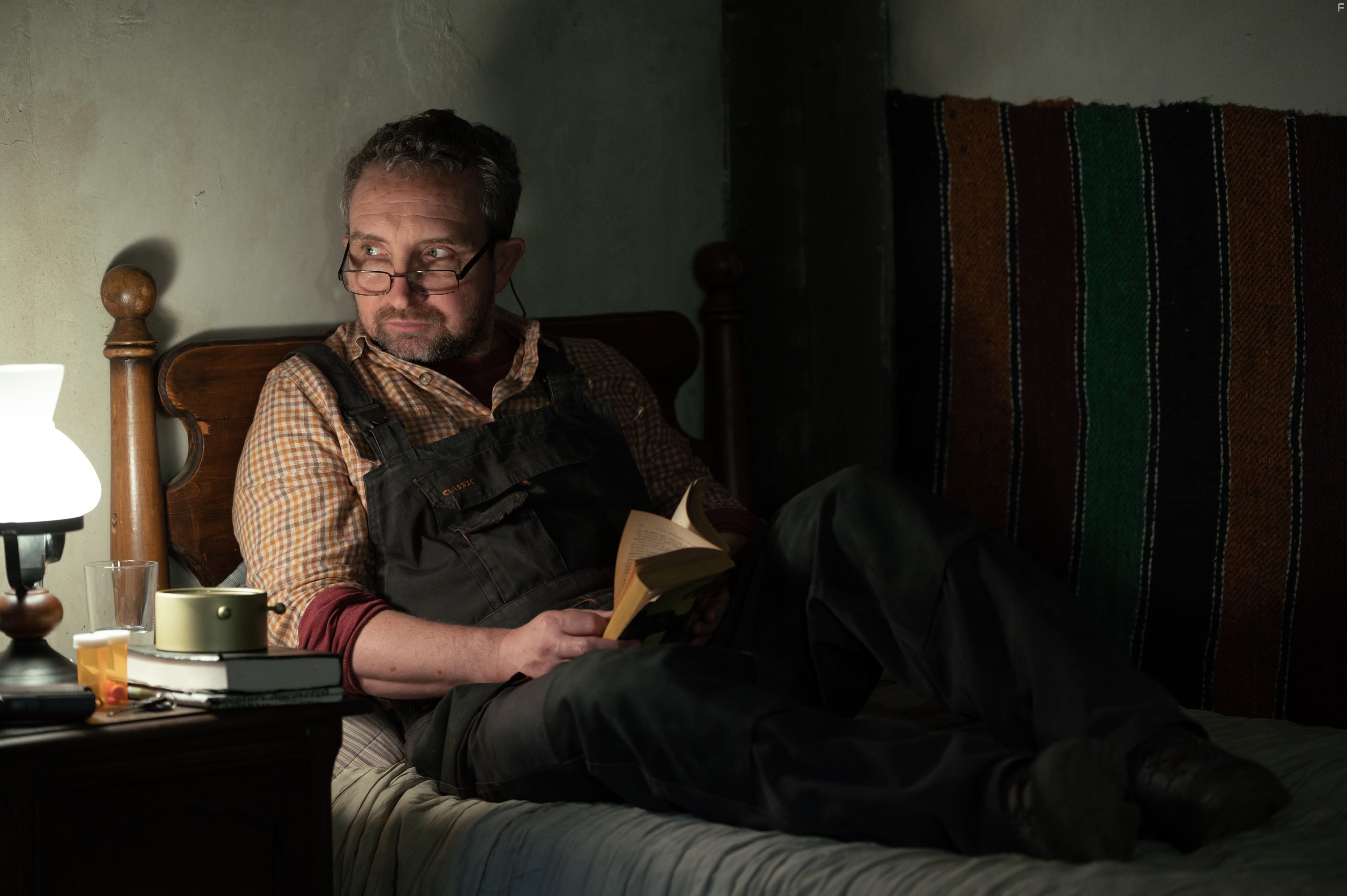 Eddie Marsan in The Contractor (2022)