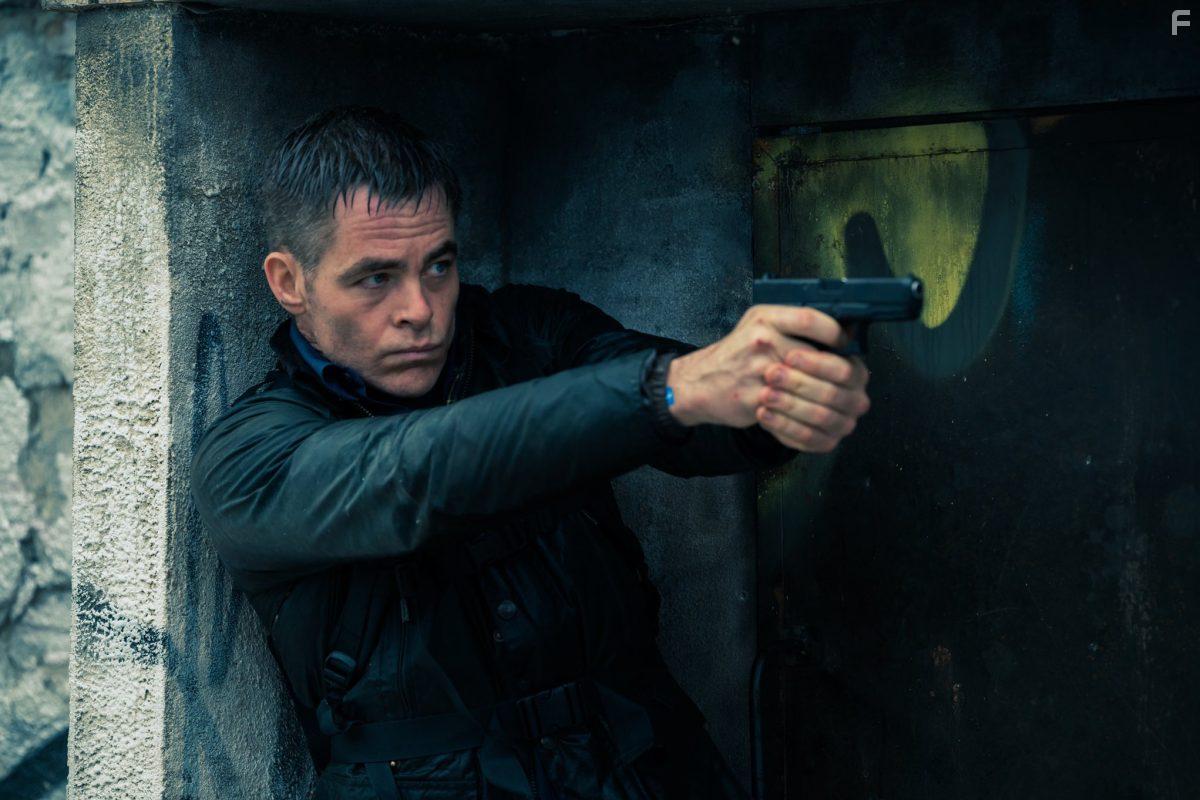 Chris Pine in The Contractor (2022)