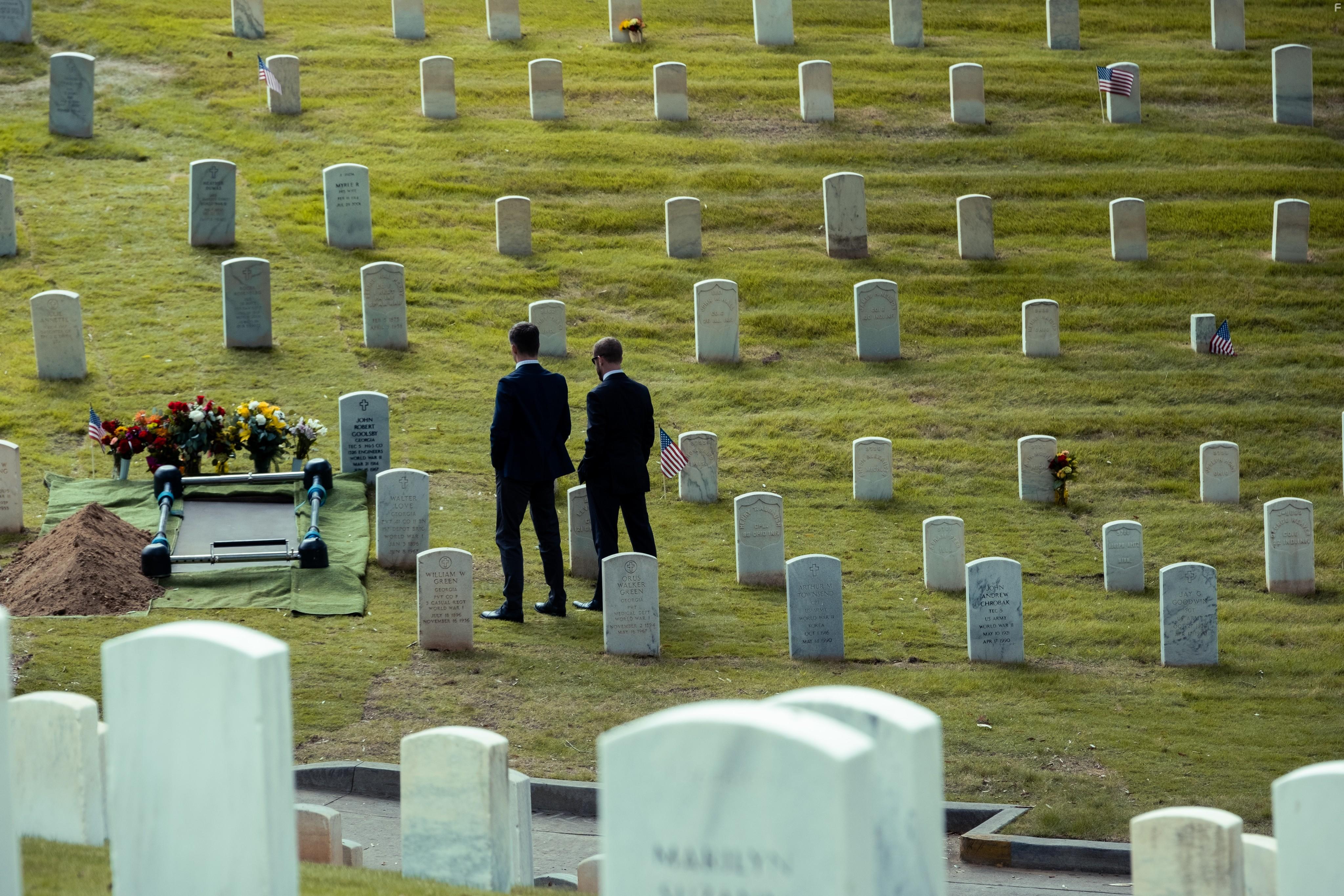 Ben Foster and Chris Pine in The Contractor (2022)