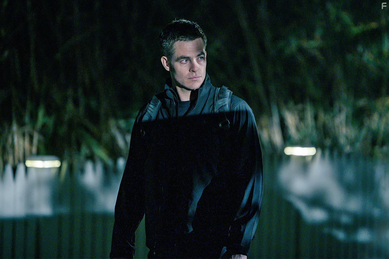 Chris Pine in The Contractor (2022)