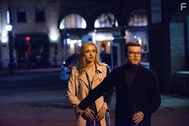 Lilly Krug and Cameron Monaghan in Shattered (2022)