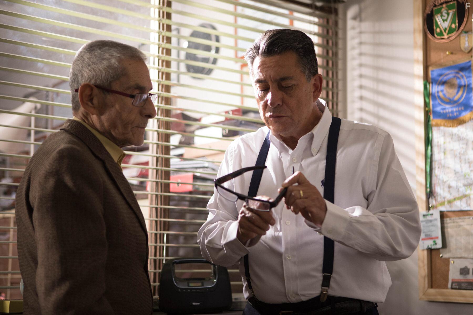 Sergio Chamy and Romulo Aitken in El Agente Topo (2020)