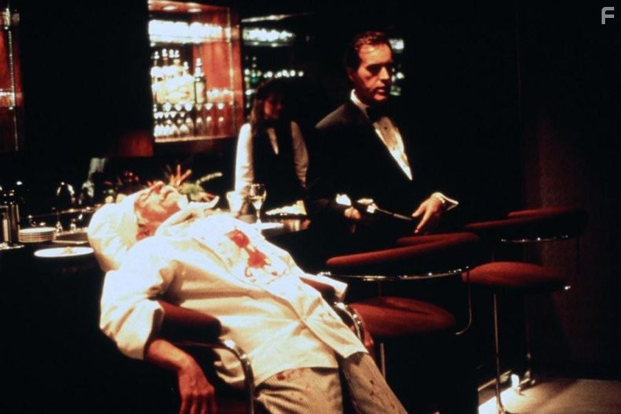 Powers Boothe and Paul Mochnick in Внeзапная смерть (1995)