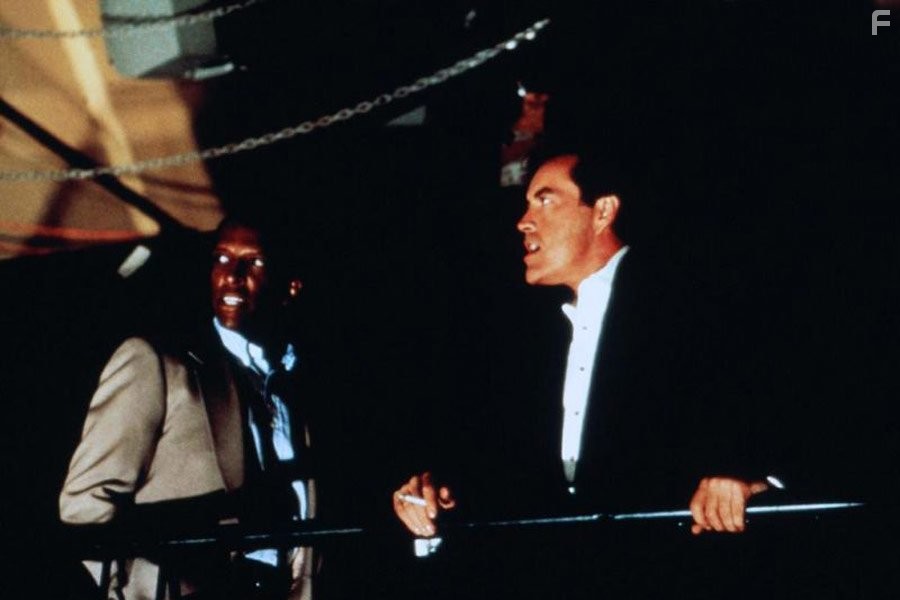Powers Boothe and Dorian Harewood in Внeзапная смерть (1995)