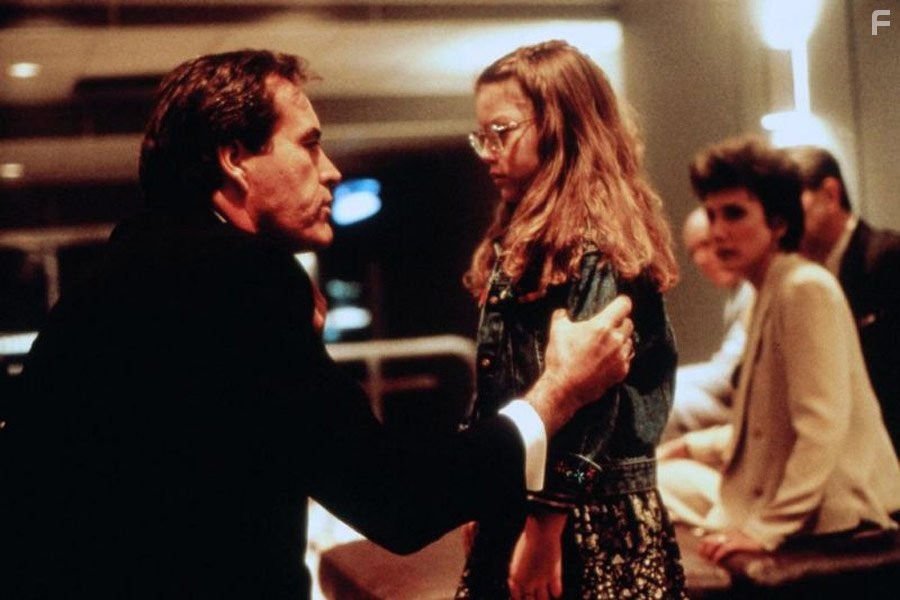 Powers Boothe and Whittni Wright in Внeзапная смерть (1995)