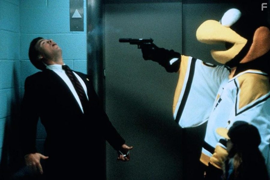 Faith Minton and Whittni Wright in Внeзапная смерть (1995)