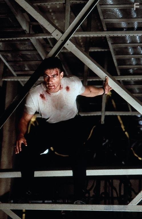 Jean-Claude Van Damme in Внeзапная смерть (1995)