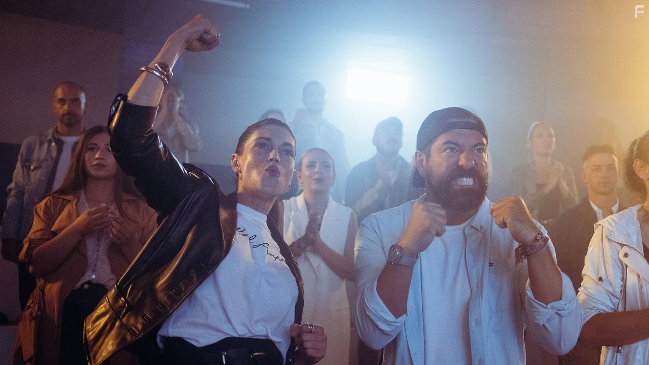 Nerea Barros and Nuno Lopes in Operacin Marea Negra (2022)