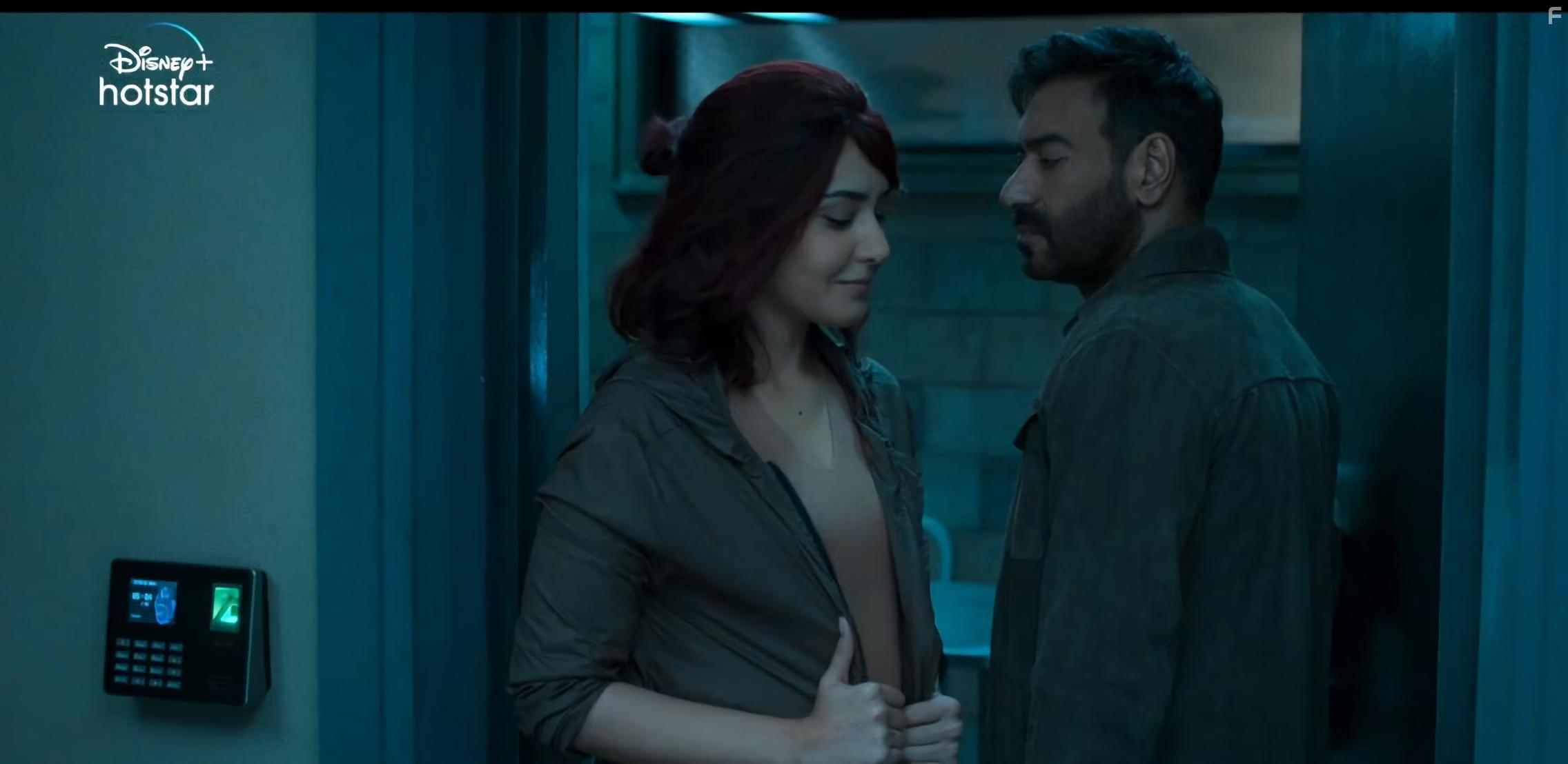 Ajay Devgn and Raashi Khanna in Rudra: The Edge of Darkness (2022)
