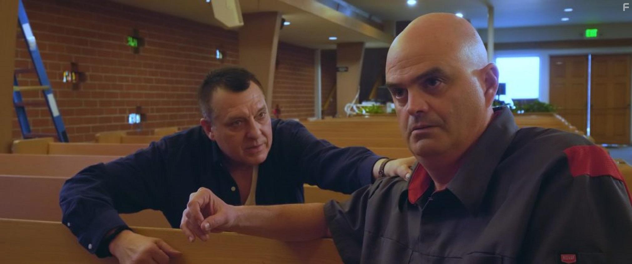 Tom Sizemore and Jed Rowen in The Electric Man (2022)