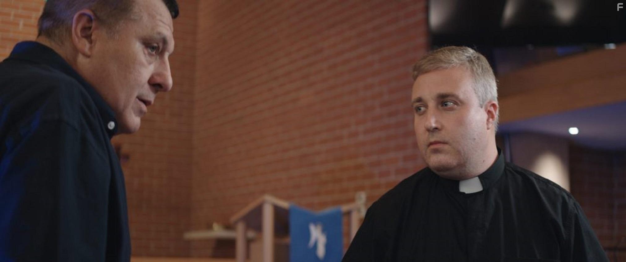 Tom Sizemore and Hans Hernke in The Electric Man (2022)