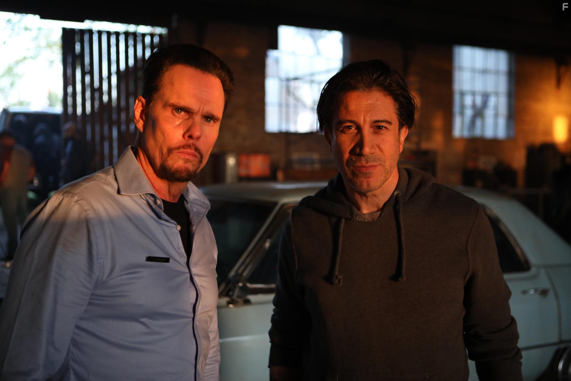 Kevin Dillon and Gianni Capaldi in A Day to Die (2022)
