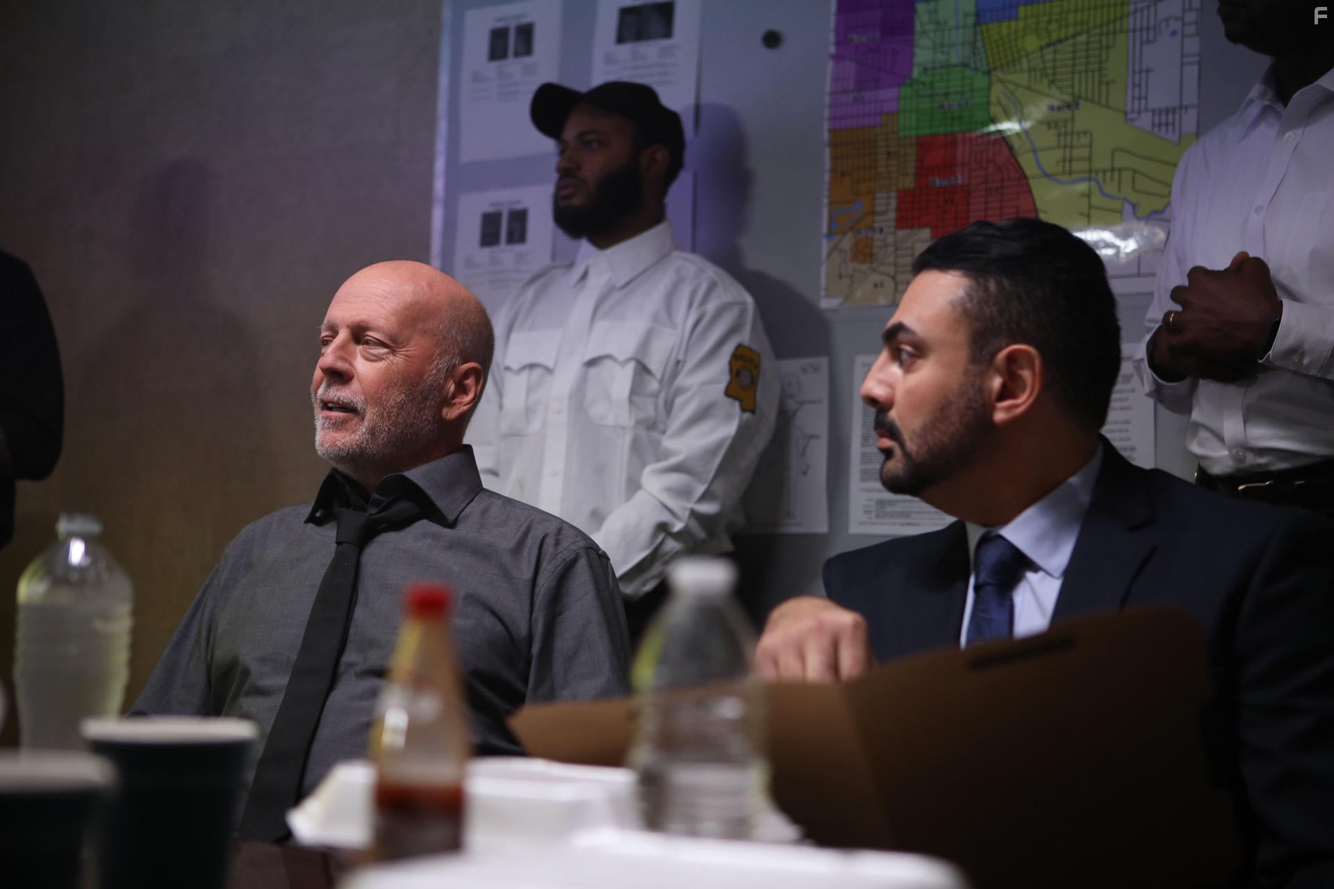 Bruce Willis and Mohamed Karim in A Day to Die (2022)