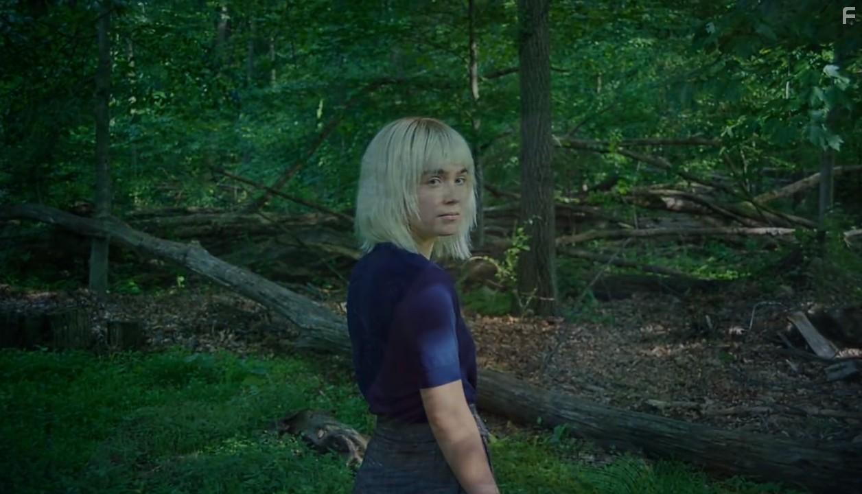 Haley Lu Richardson in After Yang (2021)