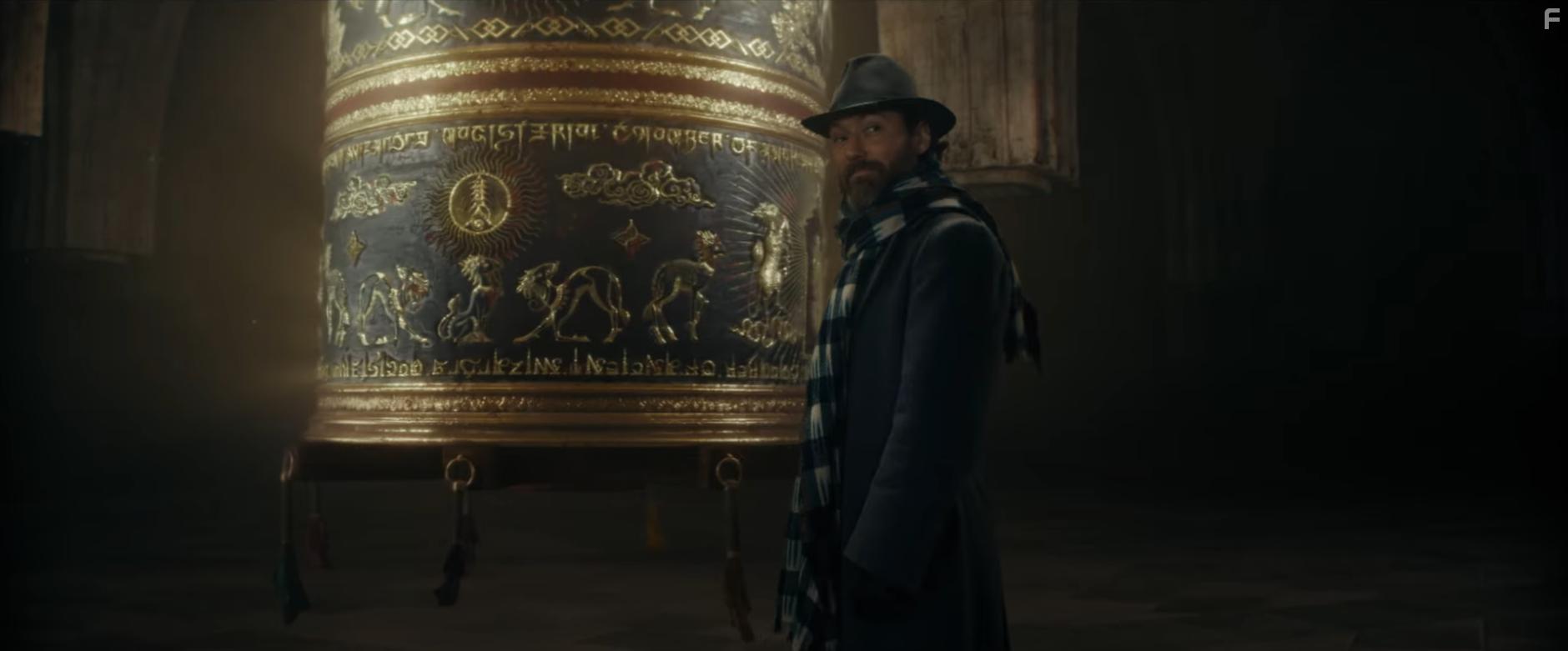 Jude Law in Fantastic Beasts: The Secrets of Dumbledore (2022)